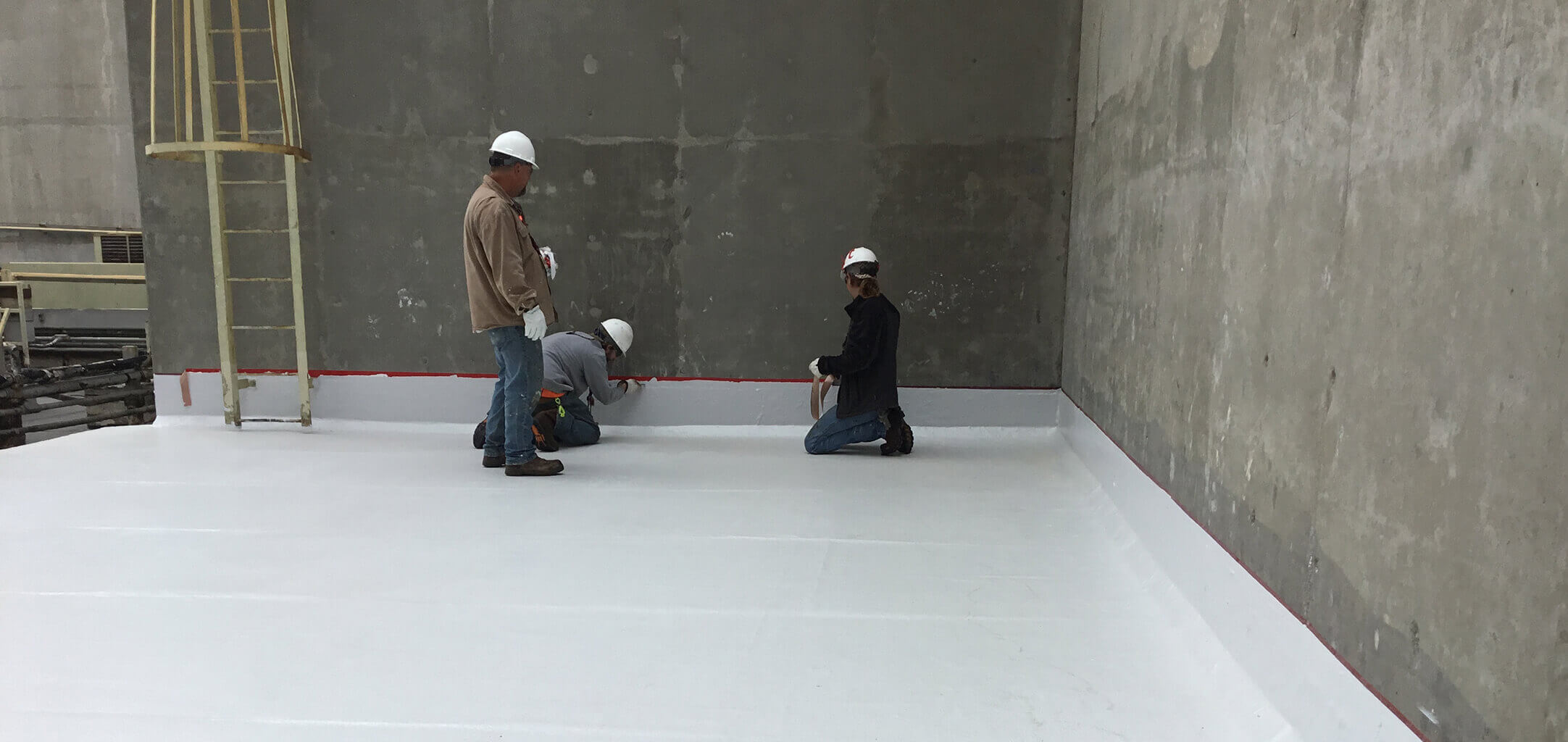 People working on Roofing, Siding & Sheeting